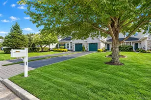 23 Willow Wood Dr, East Setauket, NY 11733 - Photo 2