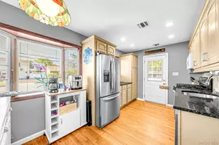 833 N Fulton Ave, Lindenhurst, NY 11757 - Photo 6