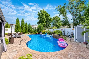 833 N Fulton Ave, Lindenhurst, NY 11757 - Photo 18