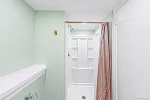 833 N Fulton Ave, Lindenhurst, NY 11757 - Photo 12