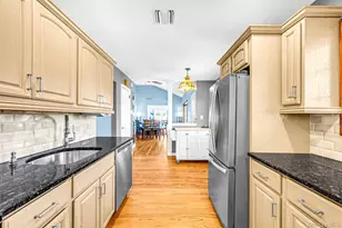 833 N Fulton Ave, Lindenhurst, NY 11757 - Photo 8