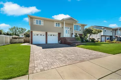 113 N Lewis Avenue, Lindenhurst, NY 11757 - Photo 2