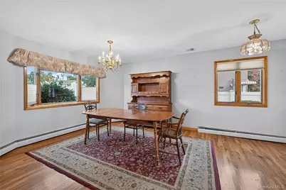 15 Country Court, Hicksville, NY 11801 - Photo 8
