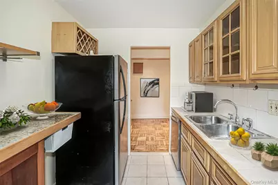 7510 Yellowstone Boulevard #2C, Rego Park, NY 11374 - Photo 4
