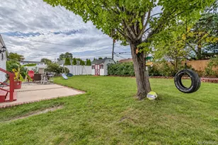 561 Parker Ave, Levittown, NY 11756 - Photo 18