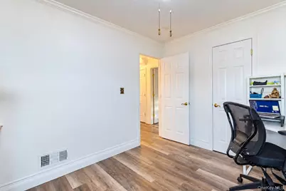 561 Parker Avenue, Levittown, NY 11756 - Photo 10