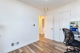 561 Parker Ave, Levittown, NY 11756 - Photo 10