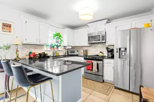 208 Hendrick Ave E, Glen Cove, NY 11542 - Photo 10