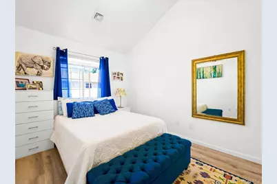 208 Hendrick Avenue E, Glen Cove, NY 11542 - Photo 16