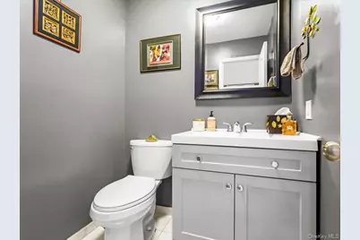 208 Hendrick Avenue E, Glen Cove, NY 11542 - Photo 12