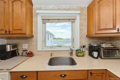181 Suffolk Road #Upper, Island Park, NY 11558 - Photo 10