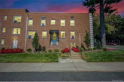 24 Edwards Street #1G, Roslyn Heights, NY 11577 - Photo 1