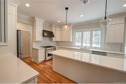 2 Mini Court, Manorville, NY 11949 - Photo 14