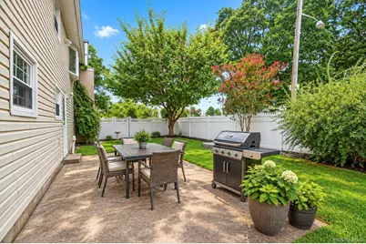 355 W Islip Boulevard, West Islip, NY 11795 - Photo 8