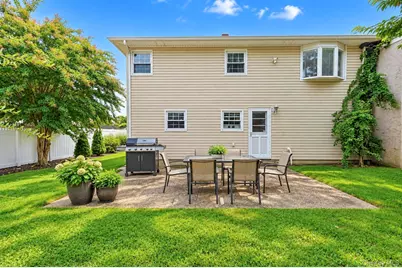 355 W Islip Boulevard, West Islip, NY 11795 - Photo 10