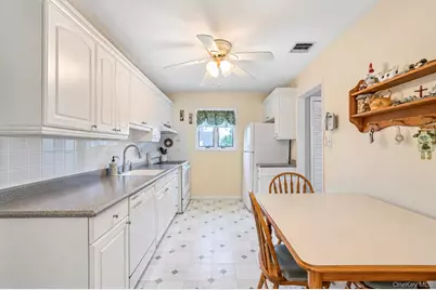 355 W Islip Boulevard, West Islip, NY 11795 - Photo 22
