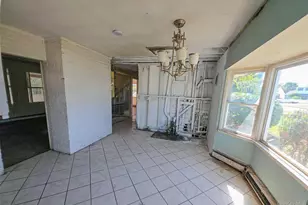 22 Tarry Ln, Levittown, NY 11756 - Photo 2