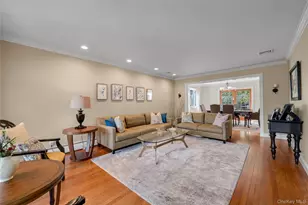 67 Reed Dr, Roslyn, NY 11576 - Photo 4