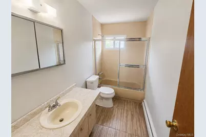 17 Fordham Road, West Babylon, NY 11704 - Photo 6