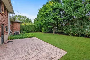 197 Birch Dr, Manhasset Hills, NY 11040 - Photo 20