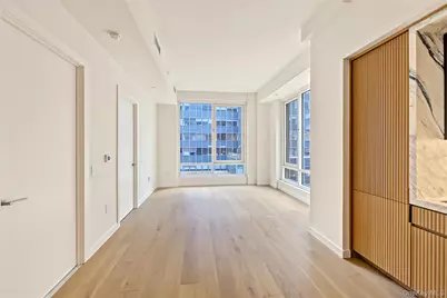 135 E 47th Street #18G, New York, NY 10017 - Photo 6
