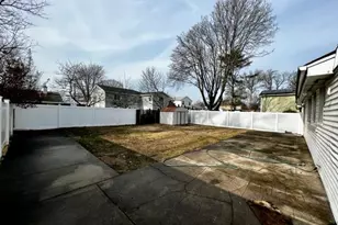 180 Elmwood St, Valley Stream, NY 11581 - Photo 12