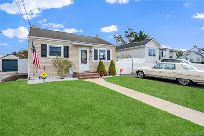 101 Miramar Boulevard, Lindenhurst, NY 11757 - Photo 32