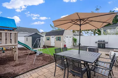 101 Miramar Boulevard, Lindenhurst, NY 11757 - Photo 22