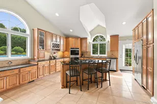 611 Knollwood Rd, White Plains, NY 10603 - Photo 18
