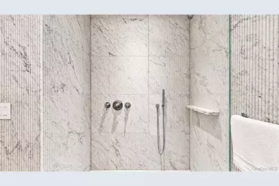 135 E 47th Street #22F, New York, NY 10017 - Photo 20