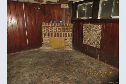 82-51 Penelope Avenue, Middle Village, NY 11379 - Photo 20