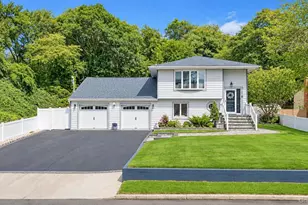 175 Stuyvesant Rd, Oakdale, NY 11769 - Photo 2