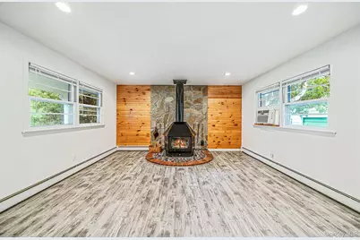1435 Bray Avenue, Laurel, NY 11948 - Photo 4