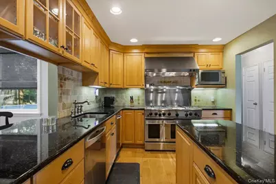 3494 Overlook Avenue, Yorktown Heights, NY 10598 - Photo 6