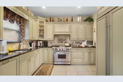 25 Laurel Lane, Holtsville, NY 11742 - Photo 28