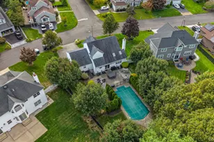 25 Laurel Ln, Holtsville, NY 11742 - Photo 4