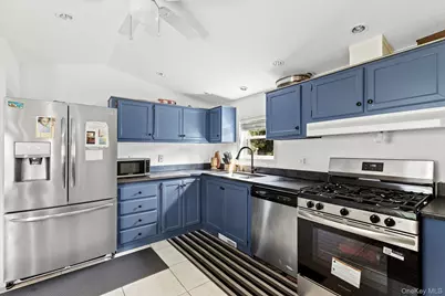 105 Oakview Hwy #180, East Hampton, NY 11937 - Photo 2