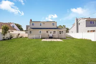 82 Pengon Cir, East Meadow, NY 11554 - Photo 28