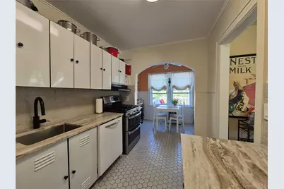 327 E Pine Street, Long Beach, NY 11561 - Photo 4