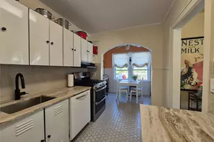 327 E Pine St, Long Beach, NY 11561 - Photo 4