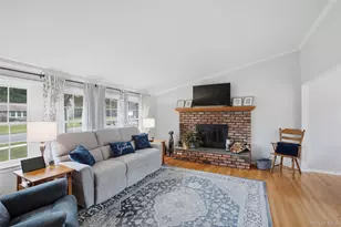 23 Apple Tree Dr, Hauppauge, NY 11788 - Photo 4