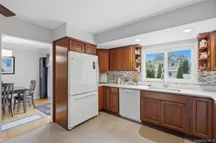23 Apple Tree Dr, Hauppauge, NY 11788 - Photo 8