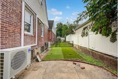 32-28 Utopia Parkway, Flushing, NY 11358 - Photo 38
