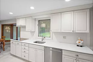 123 Old Post Dr, Hauppauge, NY 11788 - Photo 8