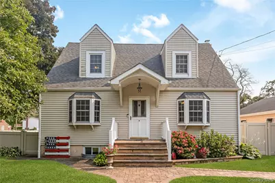 8 N 5th Street, Holbrook, NY 11741 - Photo 2