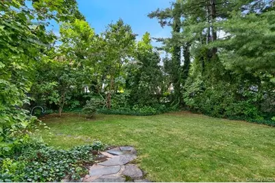 48 Maple Drive, New Hyde Park, NY 11040 - Photo 22