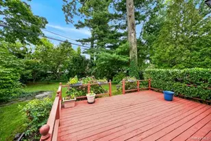 48 Maple Dr, New Hyde Park, NY 11040 - Photo 26