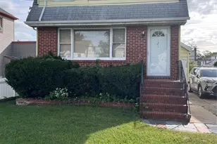 121 Cochran Pl, Valley Stream, NY 11581 - Photo 2