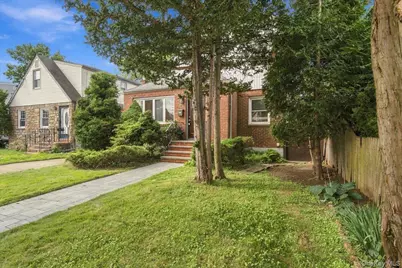973 N 3rd Street, New Hyde Park, NY 11040 - Photo 4