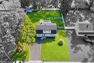 14 Hollingwood Dr, Coram, NY 11727 - Photo 4